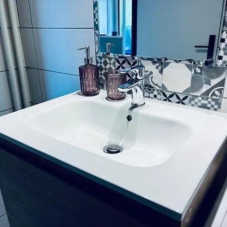 Bright With A View Of Puy Courny Appartement